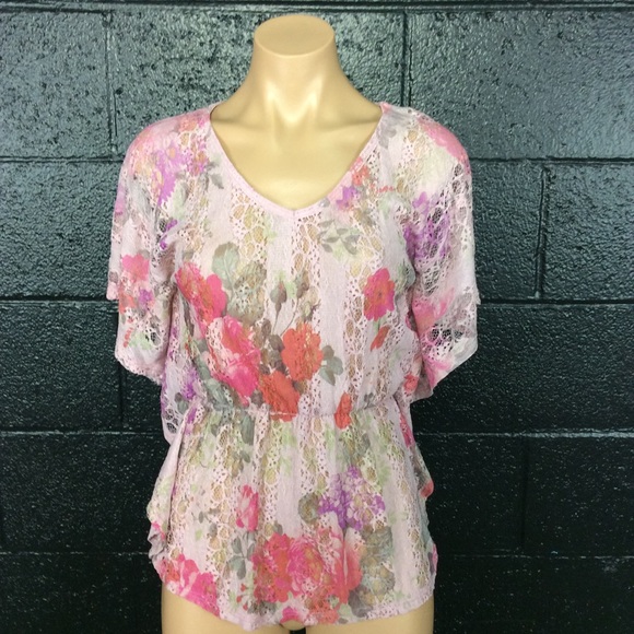 Rue21 Tops - Pink Flower Lace Top